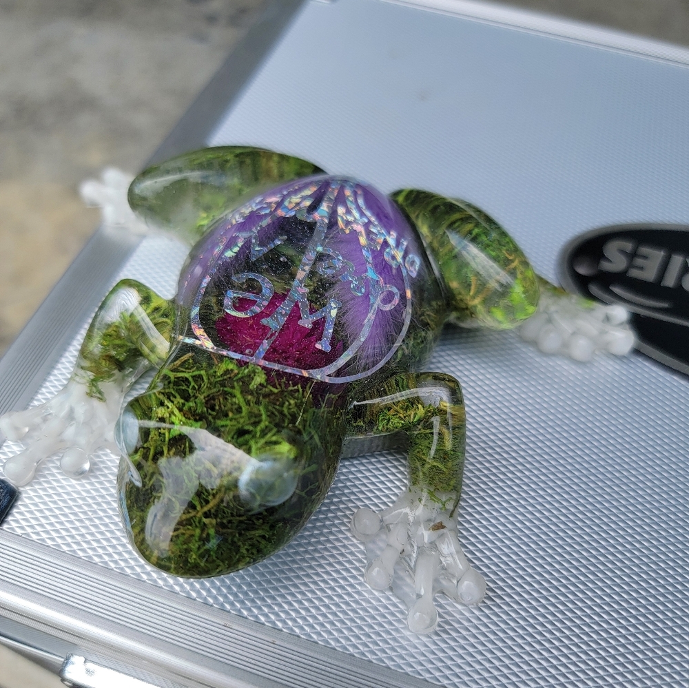 Resin Epoxy Artisan Frog with Quote Paperweight Gift Home Decor Piece - Picture 5 of 16